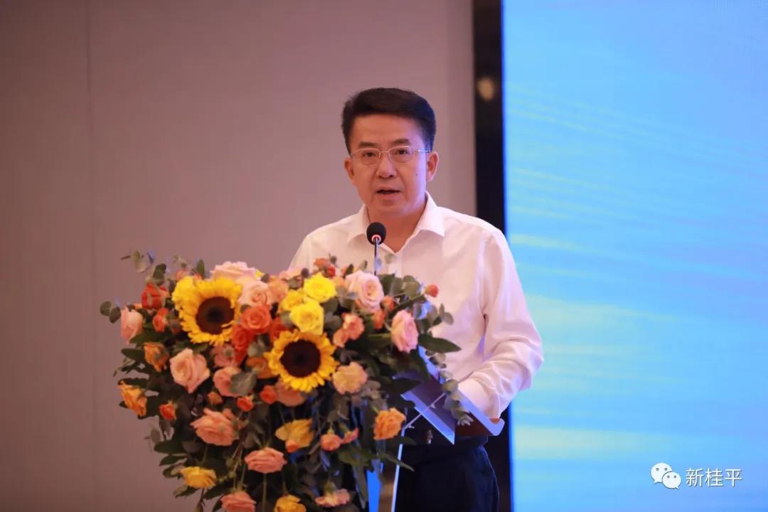 探索时代前沿，引领未来之光——容贤标最新动态报道